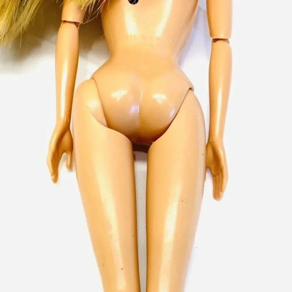 MATTEL BARBIE Doll White Gown 12"Tall Blonde Hair Purple Eyes Articulated Elbows - Picture 10 of 12